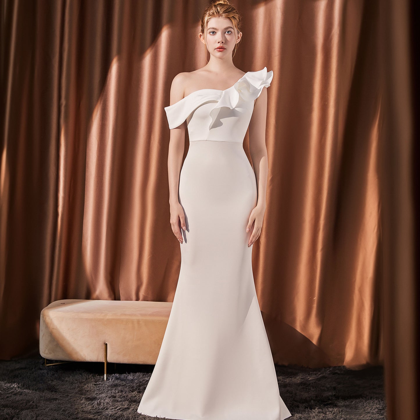 Robe Longue Asymétrique Élégante – Épaule Dénudée & Coupe Slim ✨
