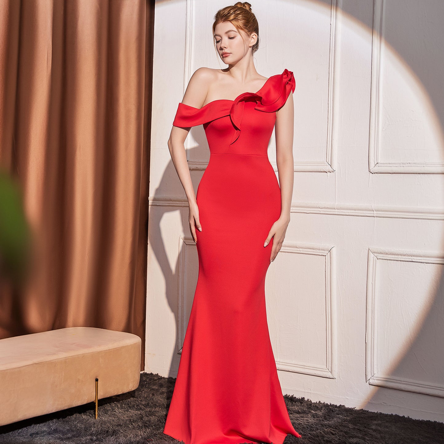 Robe Longue Asymétrique Élégante – Épaule Dénudée & Coupe Slim ✨