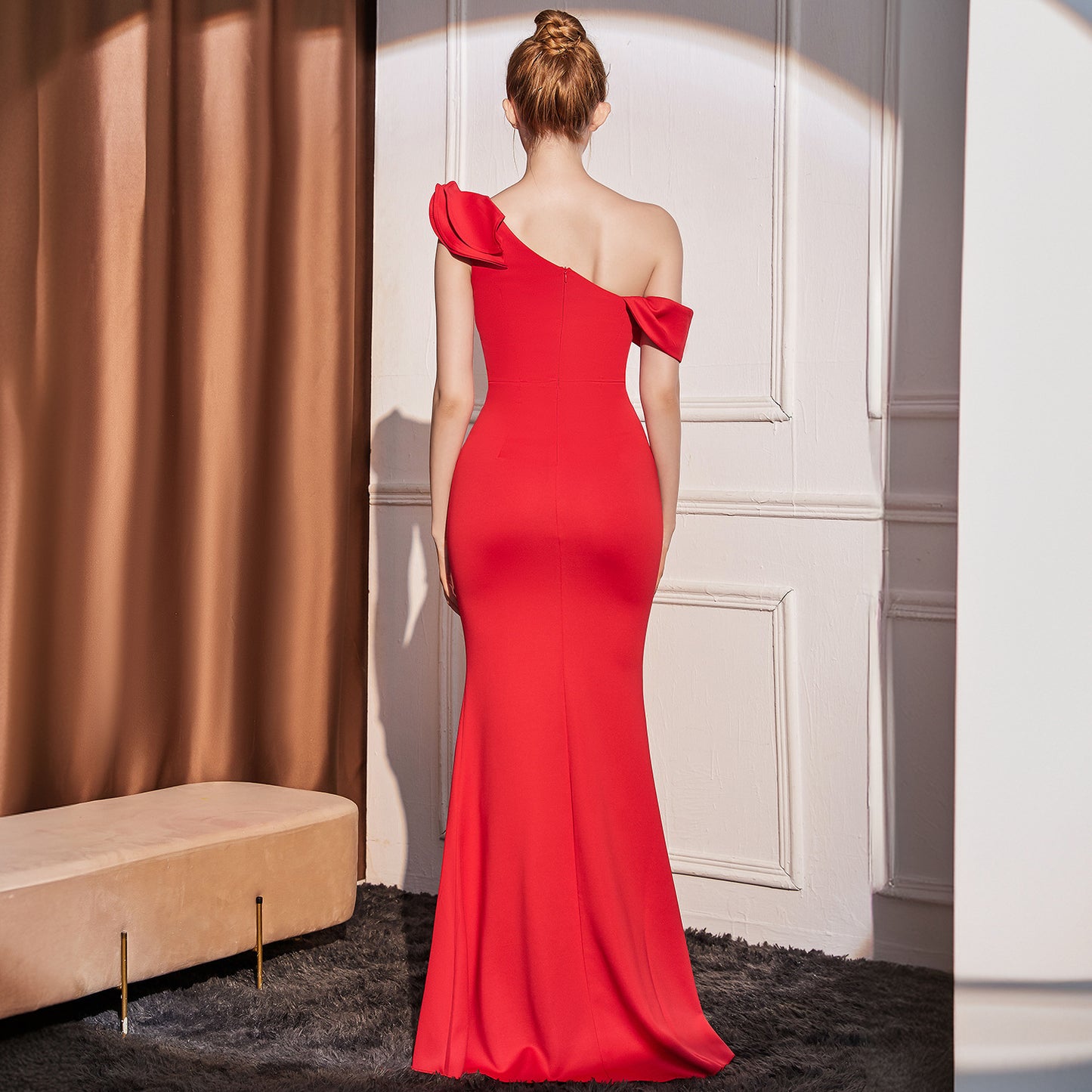 Robe Longue Asymétrique Élégante – Épaule Dénudée & Coupe Slim ✨
