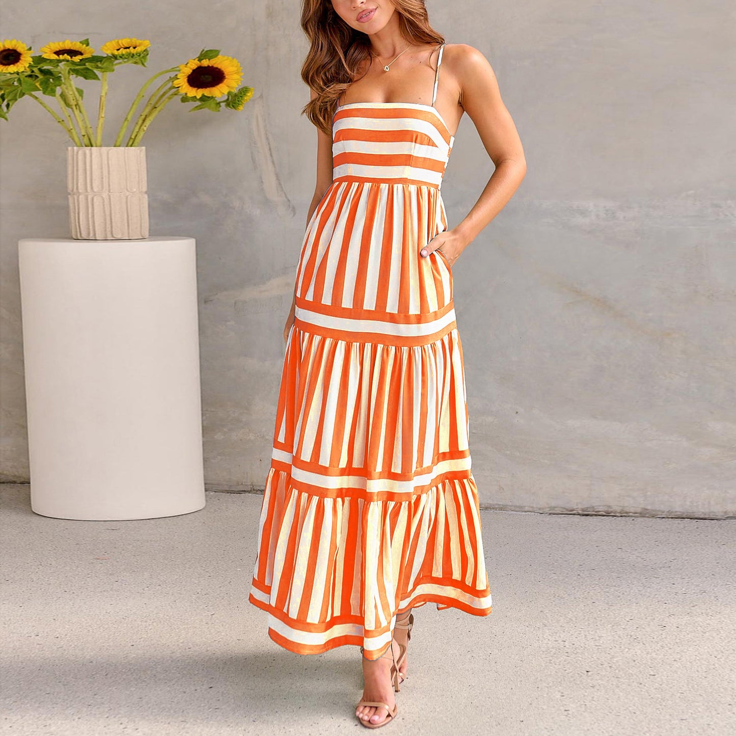 Robe Longue d'Été à Bretelles Imprimée à Rayures avec Poches – Mode, Col Carré, Dos Nu