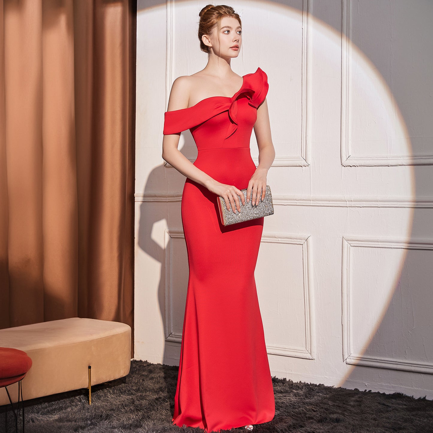 Robe Longue Asymétrique Élégante – Épaule Dénudée & Coupe Slim ✨